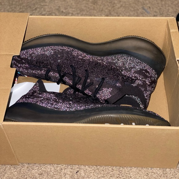 Yeezy Boost 380 Onyx Reflective size 9 - Picture 4 of 10